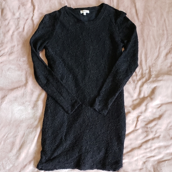 Aritzia Sunday Best Little Lace Dress - Picture 3 of 7